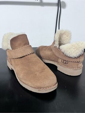UGG McKay Sheepskin Ankle Boots 6.5